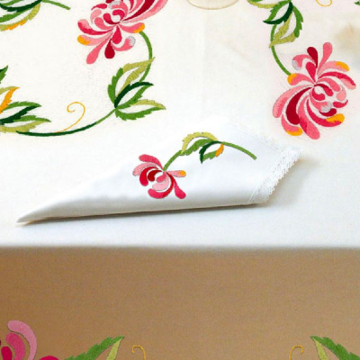 Lot de 3 serviettes imprimées le dalhia stylisé à broder aux points de broderie traditionnelle