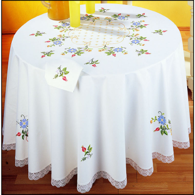 Nappe de table Semis de fleur à broder aux points de broderie traditionnelle
