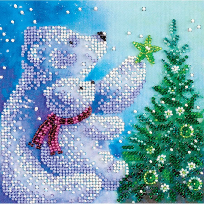 Kit de broderie avec perles motif Umka l'ourson de la marque Abris Art, un ours blanc avec son bébé sous les flocons de neige,près d'un sapin de noël à broder avec des perles