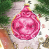Kit d'ornement à broder au point de croix point compté, motif Décoration arbre de Noël de la marque MP Studia à réaliser sur une toile aïda PVC, dessin boule de Noël