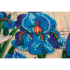 Kit de broderie avec perles motif Iris bleu outremer de la marque Abris Art, tableau de fleurs à broder avec des perles