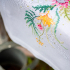 Chemin de table imprimé à broder en divers points de broderie et au point de croix, motif Fleurs tropicales de la marque Vervaco