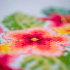 Chemin de table imprimé à broder en divers points de broderie et au point de croix, motif Fleurs tropicales de la marque Vervaco